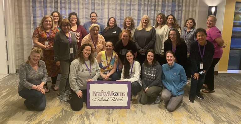KraftyMoms Retreats Spring 2022 Group Photo