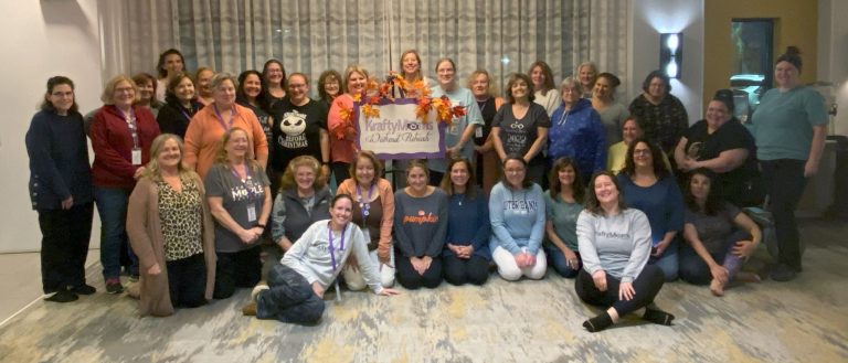 KraftyMoms Retreats Fall 2022 Group Photo