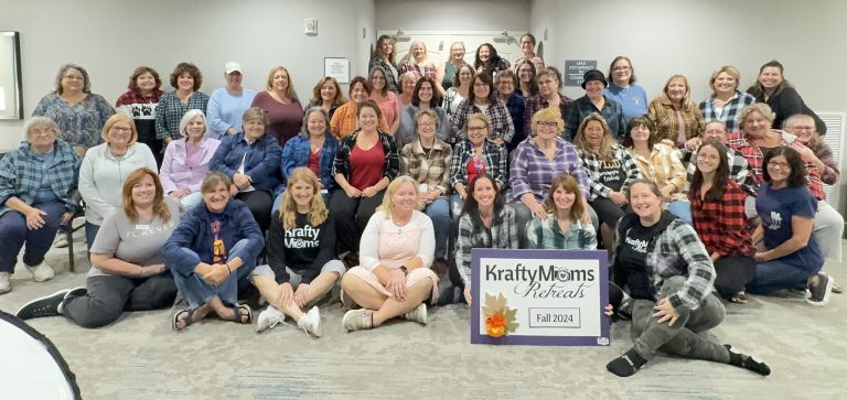 KraftyMoms Retreats Fall 2024 Group Photo